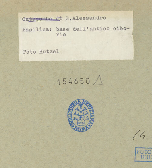 Rückseite von Hutzel, Max [https://www.deutsche-digitale-bibliothek.de/content/lizenzen/rv-ez/] Fragmente des Altarziboriums - Basis auf der linken Seite des Altars, bh154650_recto. Foto: Hutzel, Max.