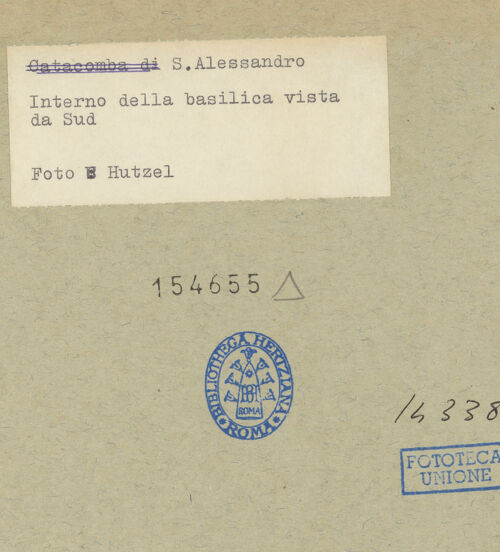 Rückseite von Hutzel, Max [https://www.deutsche-digitale-bibliothek.de/content/lizenzen/rv-ez/] Sant'Alessandro - Inneres, Blick aus Süden, bh154655_recto. Foto: Hutzel, Max.