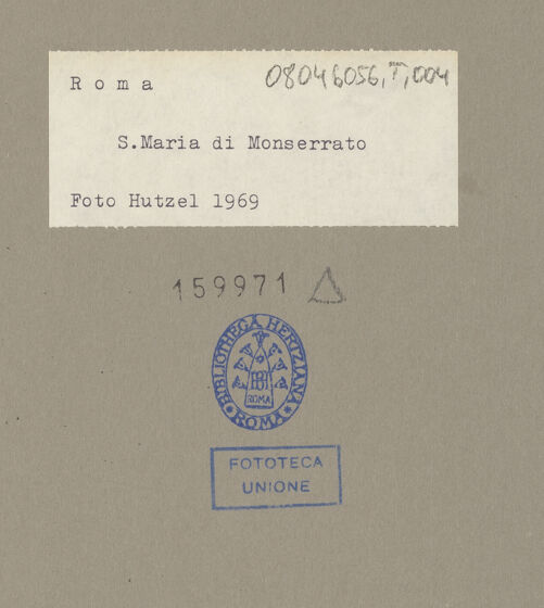 Rückseite von Hutzel, Max [https://www.deutsche-digitale-bibliothek.de/content/lizenzen/rv-fz/] Santa Maria in MonserratoCappella di Monserrato - Blick aus dem Schiff in die Kapelle, bh159971_recto. Foto: Hutzel, Max.