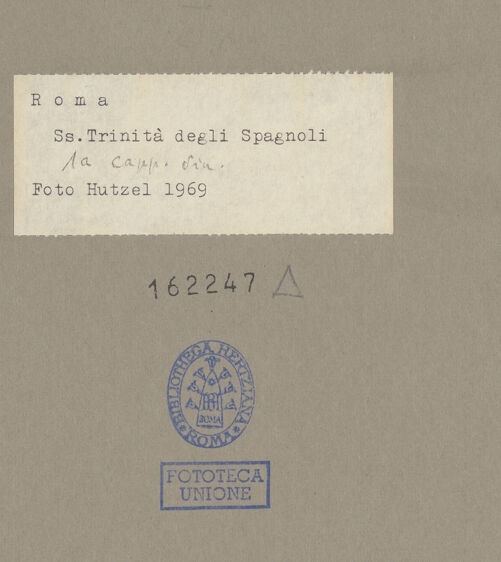 Rückseite von unbekannt [https://www.deutsche-digitale-bibliothek.de/content/lizenzen/rv-fz/] Santissima Trinità degli SpagnoliHauptraum - Erste Kapelle der linken Seite, Detail: Blick in die Kuppel, bh162247_recto. Foto: Hutzel, Max.