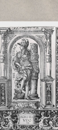 Rückseite von  [http://creativecommons.org/publicdomain/mark/1.0/] ... - , bh163522. Foto.