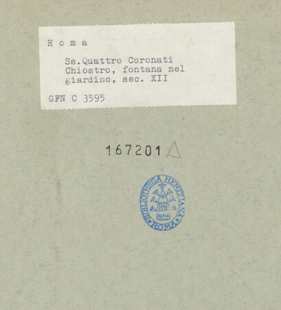 Rückseite von ICCD [https://www.deutsche-digitale-bibliothek.de/content/lizenzen/rv-ez/] Brunnen mit Löwenmasken - Ansicht des Brunnens im früheren, runden Brunnenbecken, bh167201_recto. Foto.