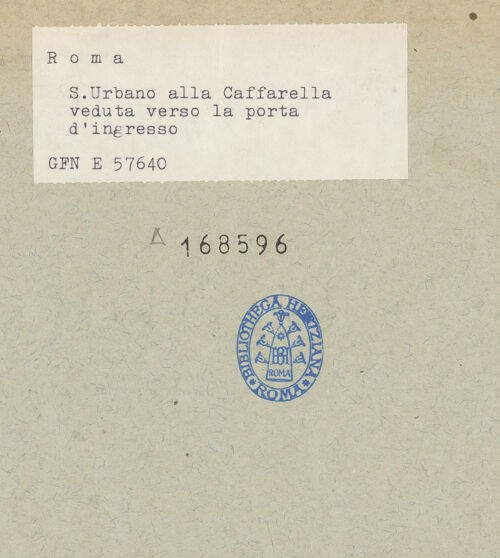 Rückseite von ICCD [https://www.deutsche-digitale-bibliothek.de/content/lizenzen/rv-fz/] Sant'Urbano alla Caffarella - Südostecke mit Zugang, bh168596_recto. Foto.