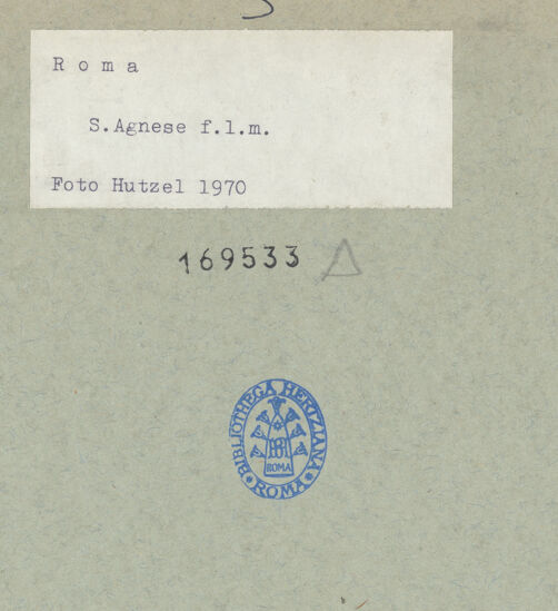 Rückseite von Hutzel, Max [https://www.deutsche-digitale-bibliothek.de/content/lizenzen/rv-fz/] antik-römischer Eroten-Sarkophag, im Clipeus Darstellung der heiligen Agnes - Detail, bh169533_recto. Foto: Hutzel, Max.