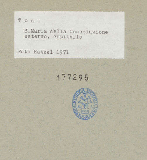 Rückseite von Getty Research Institute [https://www.deutsche-digitale-bibliothek.de/content/lizenzen/rv-ez/] Kapitelle der unteren Pilasterordnung der NordapsisKapitell mit Adlerköpfen anstelle der Voluten - Vorderseite, bh177295_recto. Foto: Hutzel, Max.