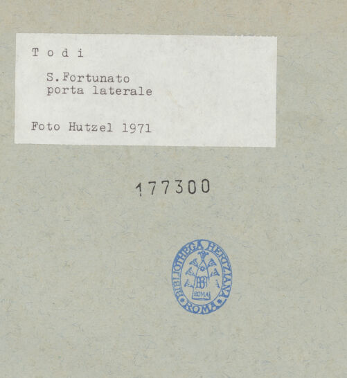 Rückseite von Getty Research Institute? [https://www.deutsche-digitale-bibliothek.de/content/lizenzen/rv-ez/] Vermauertes Nebenportal - Gesamtansicht, bh177300_recto. Foto: Hutzel, Max.