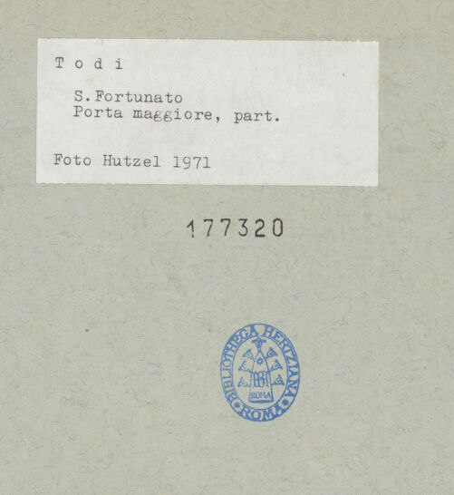 Rückseite von Getty Research Institute? [https://www.deutsche-digitale-bibliothek.de/content/lizenzen/rv-ez/] HauptportalLinkes Gewände mit Aposteldarstellungen - Detail: Basis der äußeren Säule, bh177320_recto. Foto: Hutzel, Max.