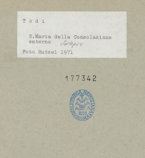 Rückseite von Getty Research Institute [https://www.deutsche-digitale-bibliothek.de/content/lizenzen/rv-ez/] Santa Maria della ConsolazioneSüdapsis - Unteres Geschoss, Stirnseite, Detail des Südportals und des rechten geknickten Pilasters, bh177342_recto. Foto: Hutzel, Max.