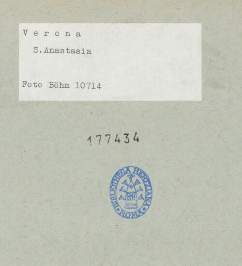 Rückseite von Böhm [https://www.deutsche-digitale-bibliothek.de/content/lizenzen/rv-ez/] Grabmal des Gianesello da Folgaria - Gesamtansicht, bh177434_recto. Foto.