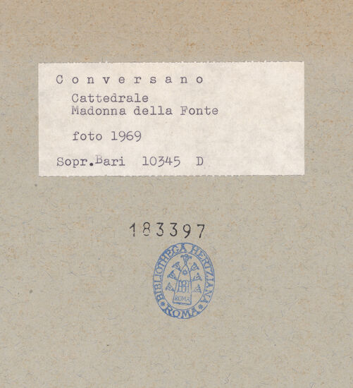 Rückseite von Sopr. BAS BA [https://www.deutsche-digitale-bibliothek.de/content/lizenzen/rv-ez/] Madonna (sog. Madonna della Fonte) - Gesamtansicht (vor der Restaurierung), bh183397_recto. Foto.