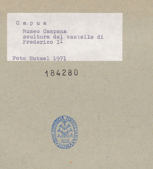 Rückseite von Hutzel, Max [https://www.deutsche-digitale-bibliothek.de/content/lizenzen/rv-ez/] Herme mit männlichem Kopf - Seitenansicht von links, bh184280_recto. Foto: Hutzel, Max.