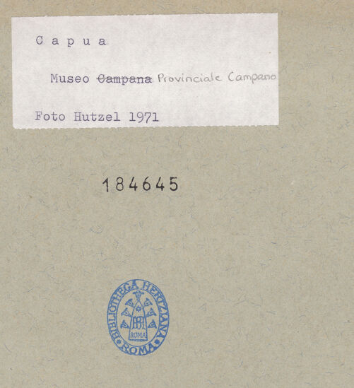 Rückseite von Hutzel, Max [https://www.deutsche-digitale-bibliothek.de/content/lizenzen/rv-ez/] Relief (Vorderseite eines Sarkophags?) - Gesamtansicht, bh184645_recto. Foto: Hutzel, Max.