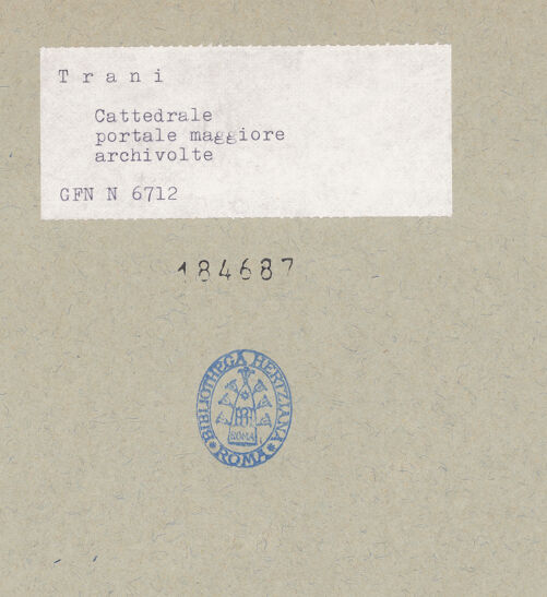 Rückseite von ICCD [https://www.deutsche-digitale-bibliothek.de/content/lizenzen/rv-ez/] HauptportalArchivolten mit Tieren und fantastischen Kreaturen - Rechte Seite, Detail, bh184687_recto. Foto.