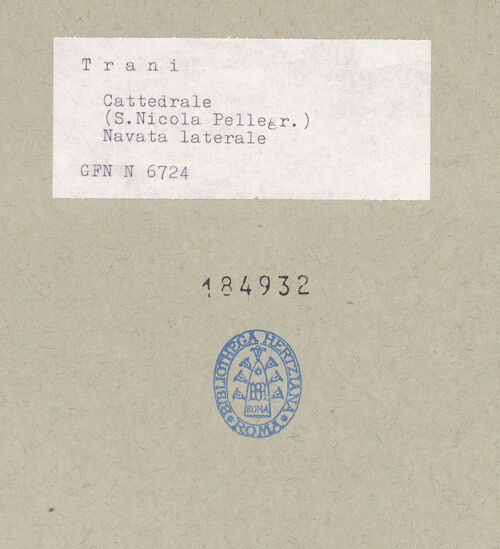 Rückseite von ICCD [https://www.deutsche-digitale-bibliothek.de/content/lizenzen/rv-ez/] Kapitelle der Seitenschiffe - Kapitell, bh184932_recto. Foto.