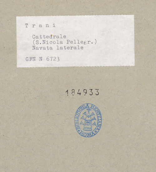 Rückseite von ICCD [https://www.deutsche-digitale-bibliothek.de/content/lizenzen/rv-ez/] Kapitelle der Seitenschiffe - Kapitell, bh184933_recto. Foto.