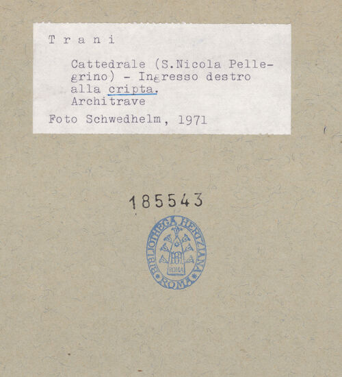 Rückseite von Schwedhelm, Sabine [https://www.deutsche-digitale-bibliothek.de/content/lizenzen/rv-ez/] Architrav des südlichen Zugangs zur Krypta - Teilansicht (linke Seite), bh185543_recto. Foto: Schwedhelm, Sabine.