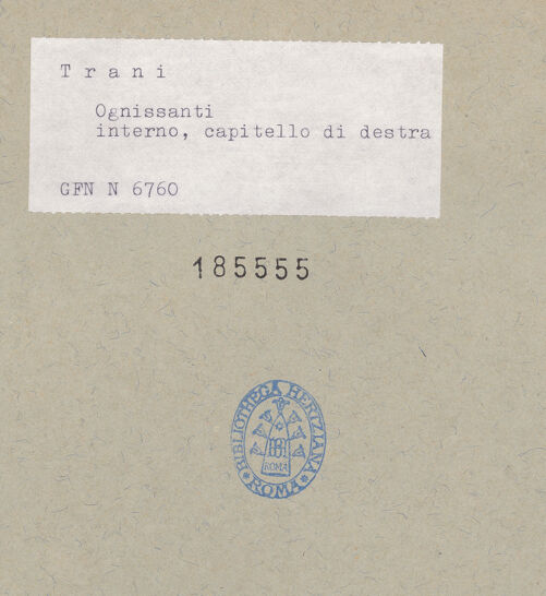 Rückseite von ICCD [https://www.deutsche-digitale-bibliothek.de/content/lizenzen/rv-ez/] Kapitelle des Innenraums - Seitenansicht, bh185555_recto. Foto.