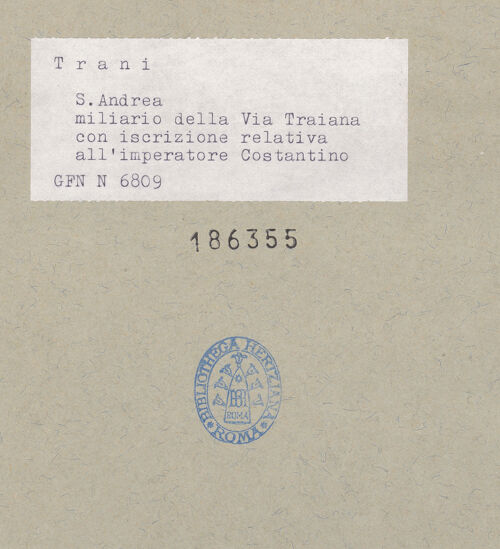 Rückseite von ICCD [https://www.deutsche-digitale-bibliothek.de/content/lizenzen/rv-ez/] Römischer Meilenstein mit Inschrift zu Kaiser Constatin - Detail, bh186355_recto. Foto.