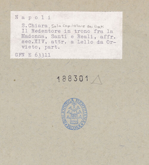 Rückseite von ICCD [https://www.deutsche-digitale-bibliothek.de/content/lizenzen/rv-ez/] Christus thronend mit Heiligen, Karl von Kalabrien, König Robert 1, Sancia von Mallorca und Johanna 1. von Neapel - Detail: Christus zwischen Maria und Johannes, bh188301_recto. Foto.