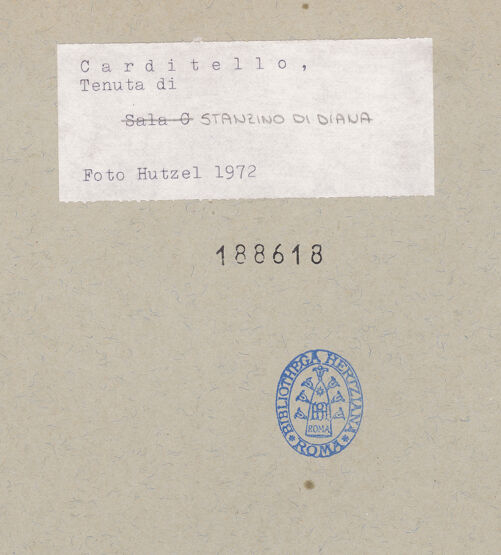 Rückseite von Hutzel, Max [https://www.deutsche-digitale-bibliothek.de/content/lizenzen/rv-ez/] Tenuta di CarditelloCasino RealeStanzino di Diana - Teilansicht, bh188618_recto. Foto: Hutzel, Max.