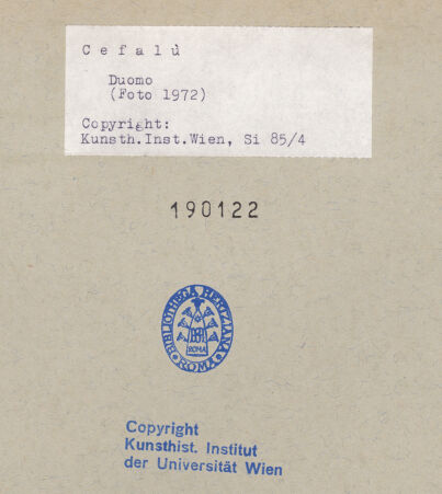 Rückseite von Kunsthistorisches Institut der Universität Wien [https://www.deutsche-digitale-bibliothek.de/content/lizenzen/rv-ez/] Kapitelle des TriumphbogensNordkapitelle - Ansicht von Südwesten, bh190122_recto. Foto.