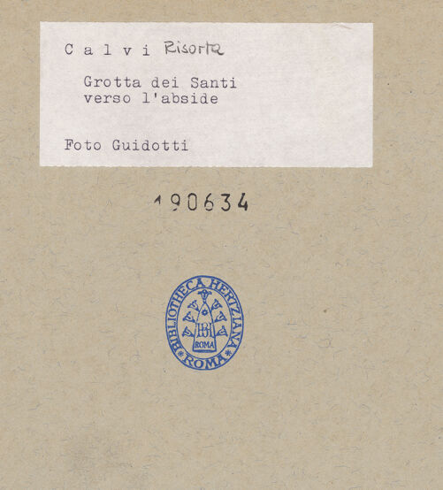 Rückseite von Guidotti [https://www.deutsche-digitale-bibliothek.de/content/lizenzen/rv-ez/] Grotta dei Santi - Blick zum Altar, bh190634_recto. Foto: Guidotti.