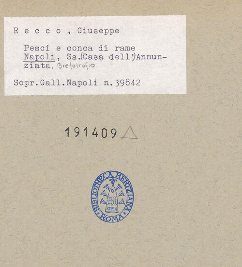 Rückseite von Sopr. BAS NA [https://www.deutsche-digitale-bibliothek.de/content/lizenzen/rv-ez/] Fischstillleben - Gesamtansicht, bh191409_recto. Foto.