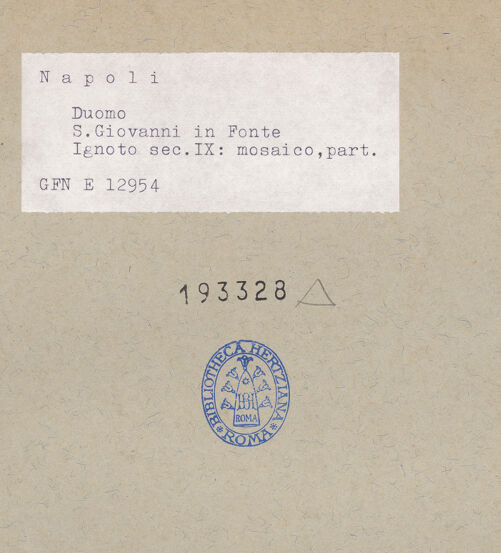 Rückseite von ICCD [https://www.deutsche-digitale-bibliothek.de/content/lizenzen/rv-ez/] Szenen aus dem Leben Christi, Apostel und EvangelistensymboleSzenen aus dem Leben Christi: Traditio Legis - Gesamtansicht, bh193328_recto. Foto.