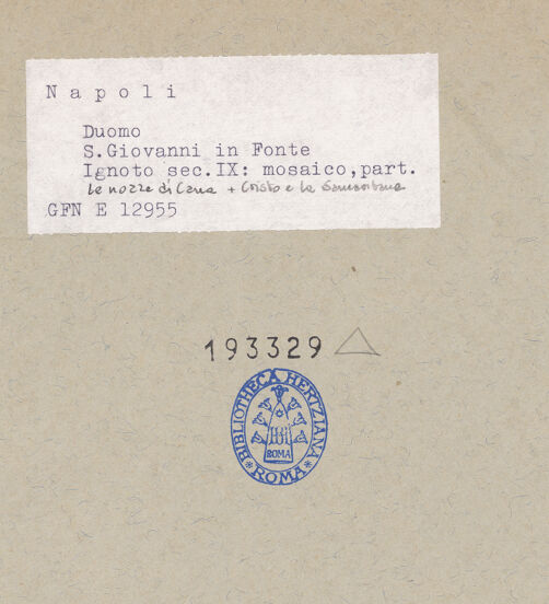 Rückseite von ICCD [https://www.deutsche-digitale-bibliothek.de/content/lizenzen/rv-ez/] Szenen aus dem Leben Christi, Apostel und EvangelistensymboleSzenen aus dem Leben Christi: Christus und die Samariterin; das Hochzeitsmahl in Kana - Gesamtansicht, bh193329_recto. Foto.