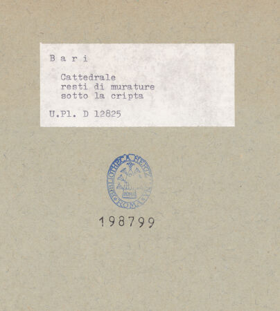 Rückseite von Bibliotheca Hertziana [https://www.deutsche-digitale-bibliothek.de/content/lizenzen/rv-fz/] Cattedrale - Reste von Vorgängerbauten  unter dem Langhaus (dunkle Färbung; Grabungsstand um 1971), bh198799_recto. Foto.