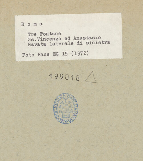 Rückseite von Pace, Valentino [https://www.deutsche-digitale-bibliothek.de/content/lizenzen/rv-fz/] Abbazia delle Tre FontaneSanti Vincenzo ed Anastasio - Linkes Seitenschiff, bh199018_recto. Foto: Pace, Valentino.