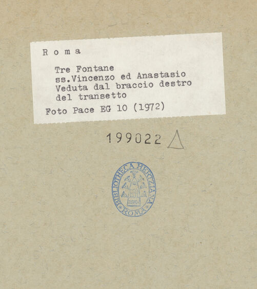 Rückseite von Pace, Valentino [https://www.deutsche-digitale-bibliothek.de/content/lizenzen/rv-fz/] Abbazia delle Tre FontaneSanti Vincenzo ed Anastasio - Ansicht aus dem rechten Querhausarm, bh199022_recto. Foto: Pace, Valentino.