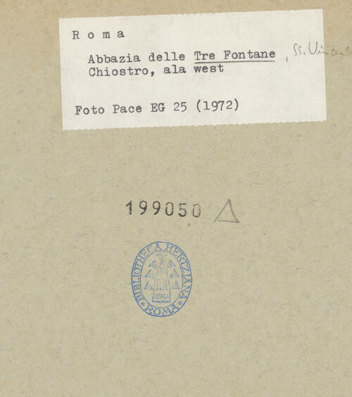 Rückseite von Pace [https://www.deutsche-digitale-bibliothek.de/content/lizenzen/rv-ez/] Abbazia delle Tre FontaneSanti Vincenzo ed Anastasio - Westflügel, bh199050_recto. Foto.