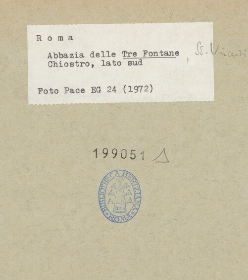 Rückseite von Pace [https://www.deutsche-digitale-bibliothek.de/content/lizenzen/rv-ez/] Abbazia delle Tre FontaneSanti Vincenzo ed Anastasio - Südseite, bh199051_recto. Foto.