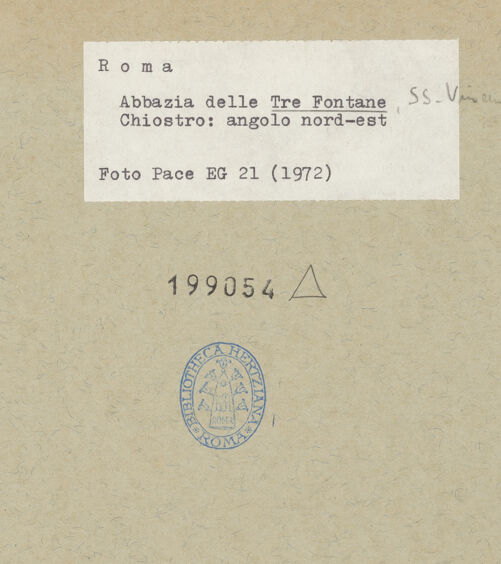 Rückseite von Pace [https://www.deutsche-digitale-bibliothek.de/content/lizenzen/rv-ez/] Abbazia delle Tre FontaneSanti Vincenzo ed Anastasio - Nordostecke, bh199054_recto. Foto.