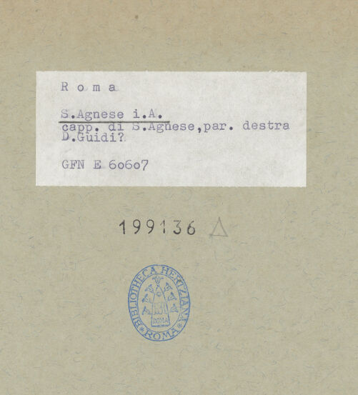 Rückseite von ICCD [https://www.deutsche-digitale-bibliothek.de/content/lizenzen/rv-ez/] Putto mit einem Mantel in den Händen - , bh199136_recto. Foto.