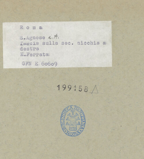 Rückseite von ICCD [https://www.deutsche-digitale-bibliothek.de/content/lizenzen/rv-ez/] Stuckdekoration mit Engel und Putten mit den Attributen der jeweiligen HeiligenPutten mit Lamm, Olivenzweigen und Taube - Gesamtansicht, bh199158_recto. Foto.