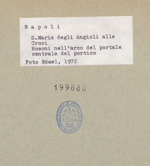 Rückseite von Bösel, Richard [https://www.deutsche-digitale-bibliothek.de/content/lizenzen/rv-fz/] Santa Maria degli Angeli alle CrociPortikus - Bogen, Detail der Laibungsdekoration, bh199880_recto. Foto: Bösel, Richard.