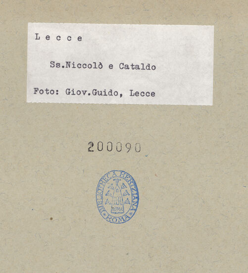 Rückseite von Guido, Giovanni, Lecce [https://www.deutsche-digitale-bibliothek.de/content/lizenzen/rv-ez/] Santi Niccolò e CataldoVierung (Kuppel) und Querhaus - Vierung und Kuppel von Nordwesten, bh200090_recto. Foto: Guido, Giovanni.