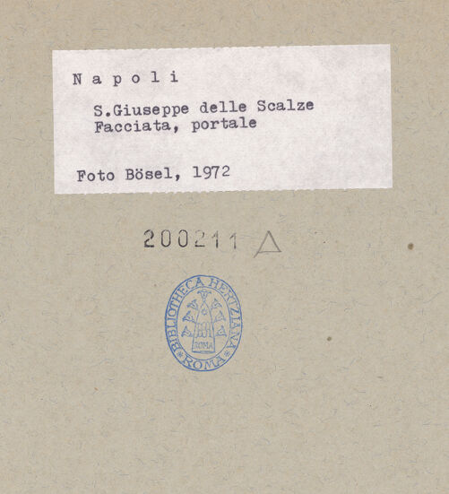 Rückseite von Bibliotheca Hertziana [https://www.deutsche-digitale-bibliothek.de/content/lizenzen/rv-fz/] San Giuseppe delle Scalze a Pontecorvo - Detail des Unteren Teils, bh200211_recto. Foto: Bösel, Richard.