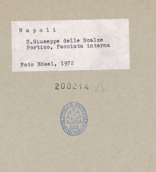 Rückseite von Bösel, Richard [https://www.deutsche-digitale-bibliothek.de/content/lizenzen/rv-fz/] San Giuseppe delle Scalze a Pontecorvo - Innenfassade, Detail, bh200214_recto. Foto: Bösel, Richard.