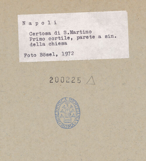 Rückseite von Bösel, Richard [https://www.deutsche-digitale-bibliothek.de/content/lizenzen/rv-fz/] Certosa di San MartinoErster Klosterhof - Ostwand, Detail, bh200225_recto. Foto: Bösel, Richard.