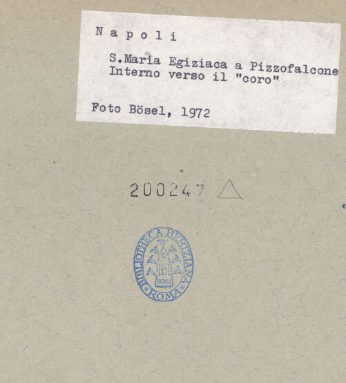 Rückseite von Bösel, Richard [https://www.deutsche-digitale-bibliothek.de/content/lizenzen/rv-fz/] Santa Maria Egiziaca a Pizzofalcone - Blick in Richtung Presbyterium, bh200247_recto. Foto: Bösel, Richard.