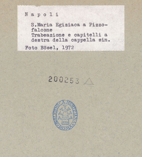 Rückseite von Bösel, Richard [https://www.deutsche-digitale-bibliothek.de/content/lizenzen/rv-fz/] Santa Maria Egiziaca a Pizzofalcone - Linker Querhausarm, Pfeiler rechts, bh200253_recto. Foto: Bösel, Richard.