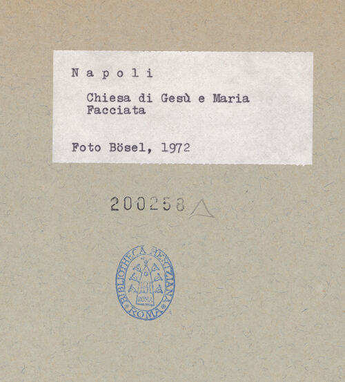 Rückseite von Bösel, Richard [https://www.deutsche-digitale-bibliothek.de/content/lizenzen/rv-ez/] Chiesa di Gesù e Maria - Fassade, bh200258_recto. Foto: Bösel, Richard.