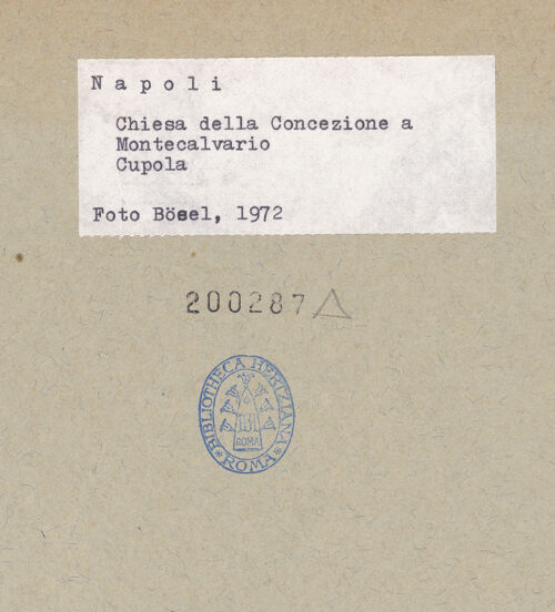 Rückseite von Bösel, Richard [https://www.deutsche-digitale-bibliothek.de/content/lizenzen/rv-fz/] Santa Maria della Concezione a Montecalvario - Kuppel, bh200287_recto. Foto: Bösel, Richard.