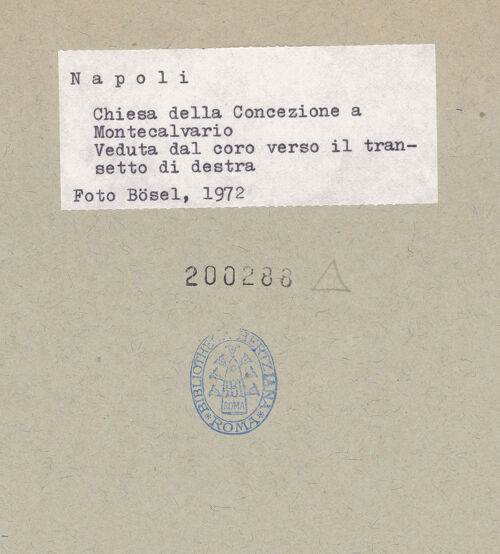 Rückseite von Bösel, Richard [https://www.deutsche-digitale-bibliothek.de/content/lizenzen/rv-fz/] Santa Maria della Concezione a Montecalvario - Rechter Querhausarm vom Presbyterium, bh200288_recto. Foto: Bösel, Richard.