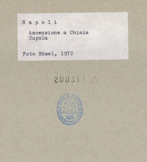 Rückseite von Bösel, Richard [https://www.deutsche-digitale-bibliothek.de/content/lizenzen/rv-fz/] Chiesa dell'Ascensione a Chiaia - Kuppel, bh200311_recto. Foto.