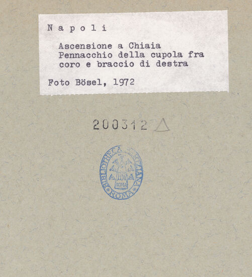 Rückseite von Bösel, Richard [https://www.deutsche-digitale-bibliothek.de/content/lizenzen/rv-fz/] Chiesa dell'Ascensione a Chiaia - Zwickel zwischen dem Chor und der rechten Kapelle, bh200312_recto. Foto.