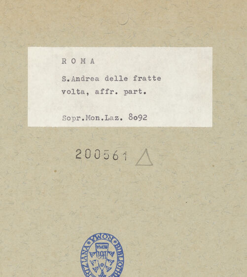 Rückseite von Sopr. Mon. Laz. [https://www.deutsche-digitale-bibliothek.de/content/lizenzen/rv-ez/] Kreuztragende Putten, Rahmen gestützt von Engeln - Detail: zentrales Bildfeld, bh200561_recto. Foto.